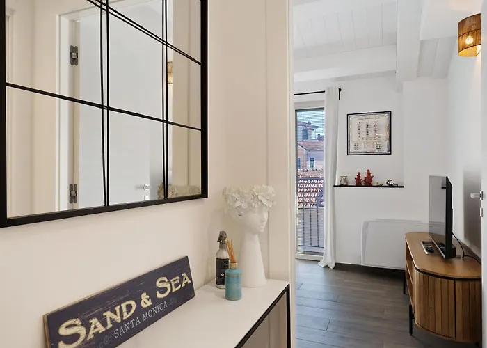 Cinema Boutique Sestri Σέστρι Λεβάντε